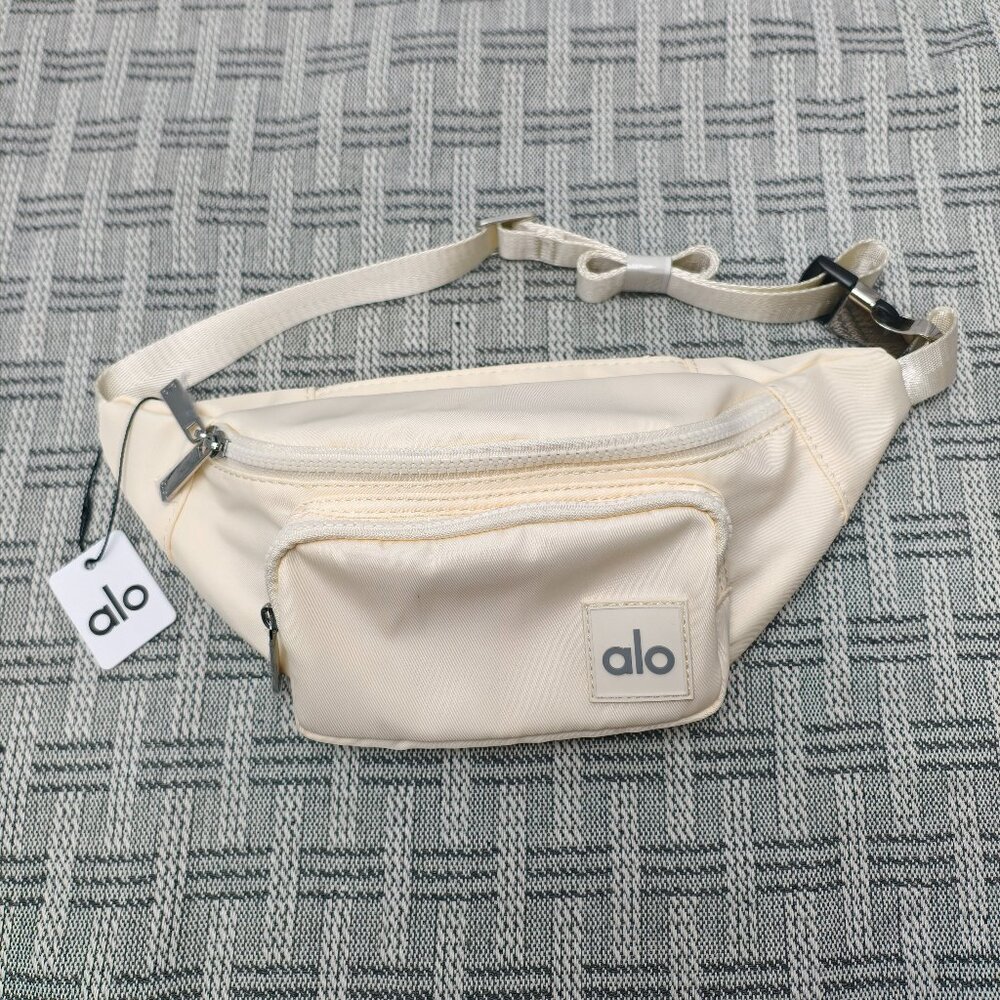 NWT ALO Yoga Explorer Adjustable Waist Pack - Nylon Design
